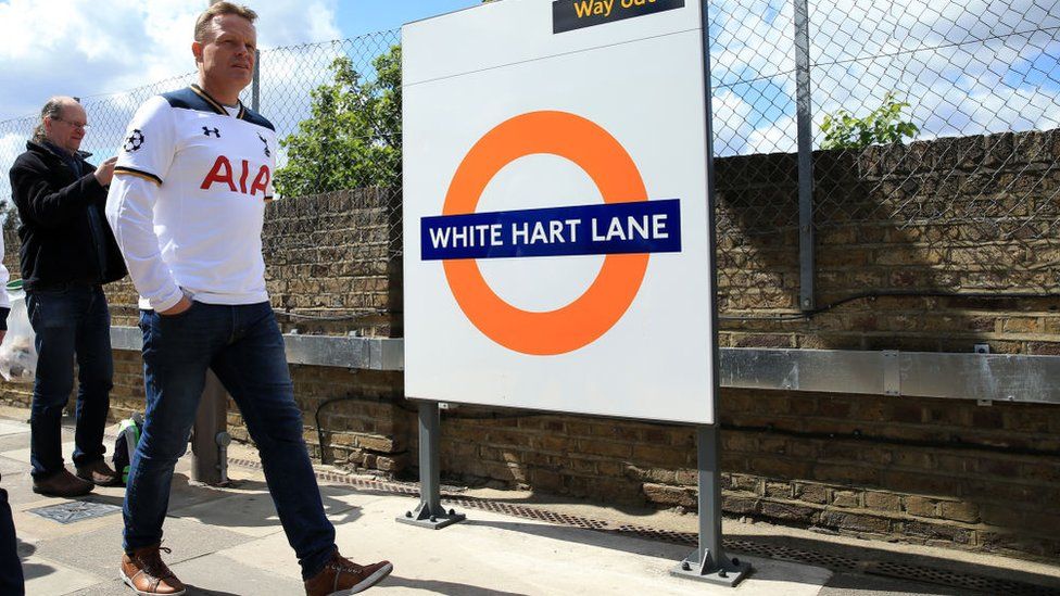 Spurs fan arriving at White Hart Lane station