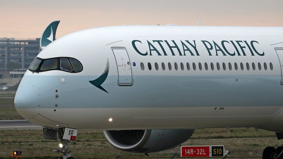 Флагманский авиаперевозчик Гонконга Cathay Pacific на взлетно-посадочной полосе