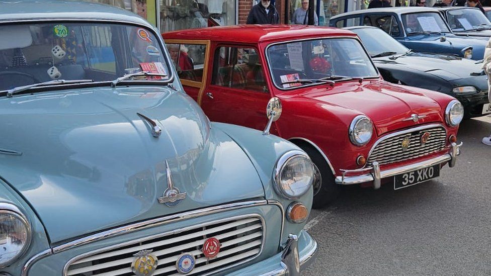 A duck egg blue 850 Mini and a red Morris Minor Traveller