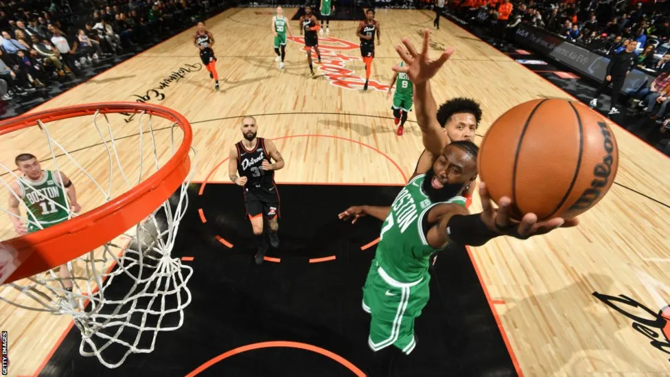 Jaylen Brown's Stellar Performance Propels Boston Celtics to Eighth Consecutive Victory in the NBA.