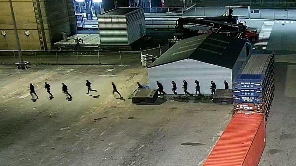 "Cocaine collectors" in the Port of Rotterdam, seen on CCTV