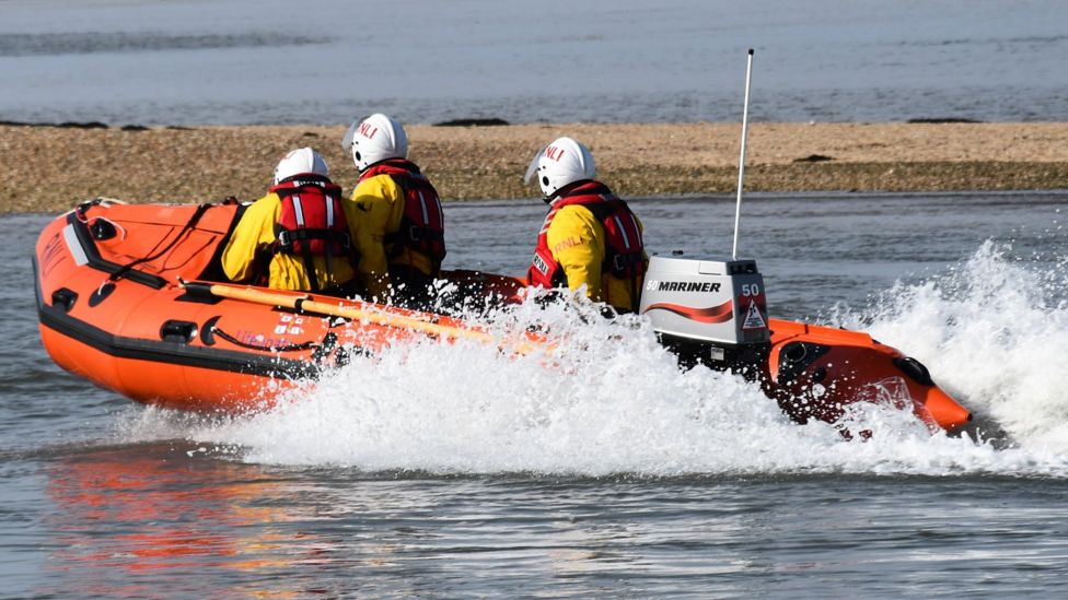 Seven People And Dog Cut Off By Tide Rescued In Wells - BBC News