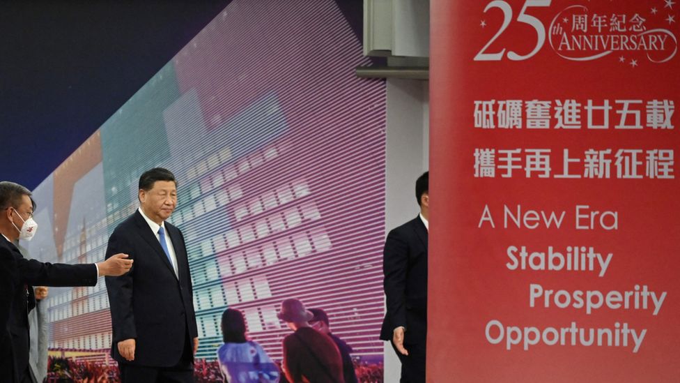 China's President Xi Jinping (2nd left) arrives in Hong Kong. Photo: 30 June 2022