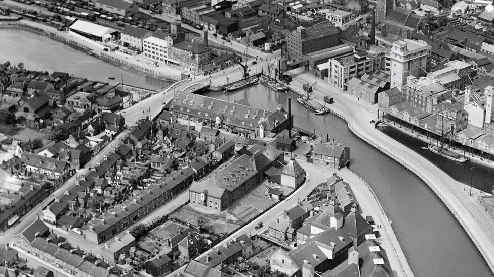 Photograph of the Stoke Bridge Wharf, Ipswich taken in May 1933