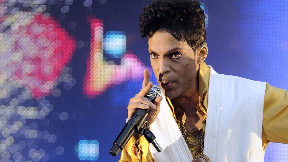 Prince on stage in Paris in 2011
