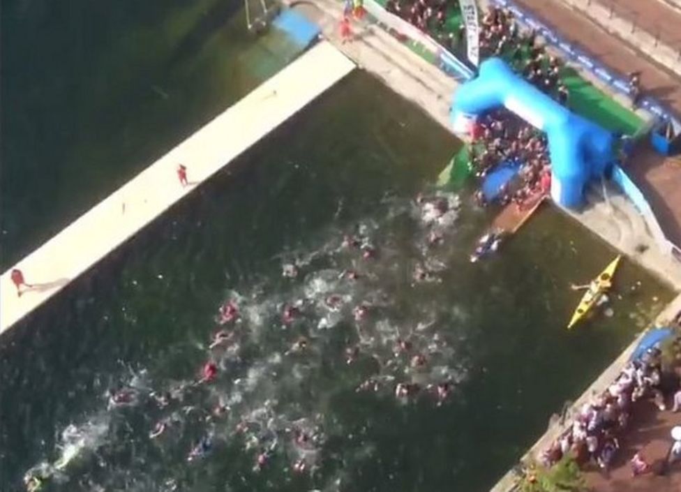 Great Manchester Swim: Thousands take the plunge - BBC News