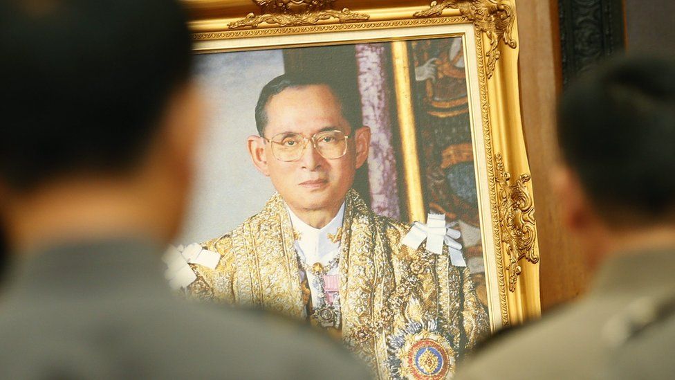 Thai well-wishers praying for the health and a swift recovery for King Bhumibol Adulyadej , Feb 2016