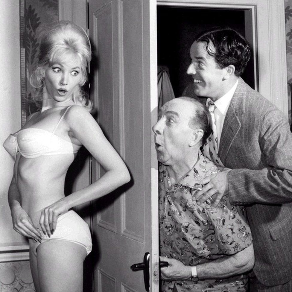 Jacqueline Jones as Louise Smith, Leo Franklyn as Joe Hemingway and Brian Rix as Henry Pepper in Basinful of the Briny 1961