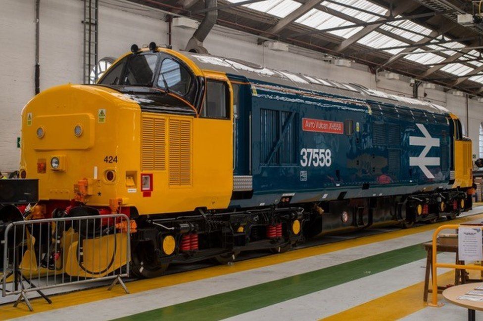https://ichef.bbci.co.uk/news/976/cpsprodpb/BA15/production/_90973674_locomotive.jpg
