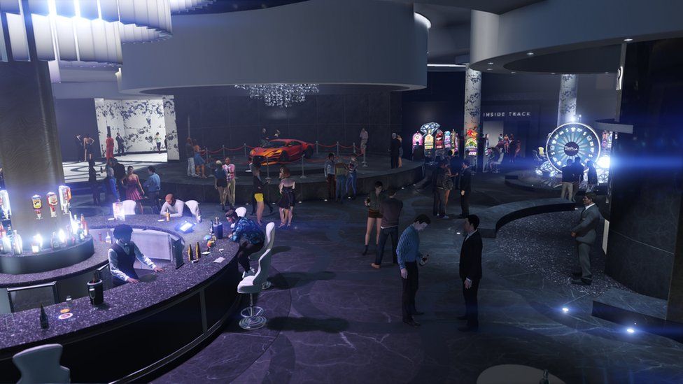 На этом компьютерном изображении показан рендер пола казино из игры — с суперкаром, большим колесом и баром