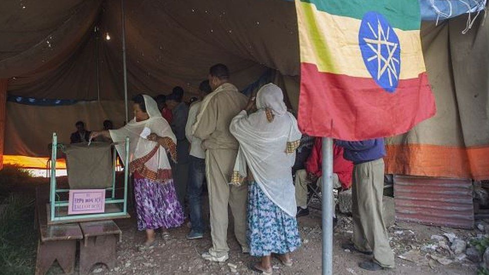 An Ethiopian woman casts her ballot on May 24, 2015