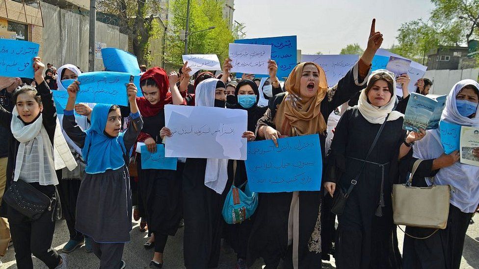 Kabul protests near the Ministry of Education in March 2022