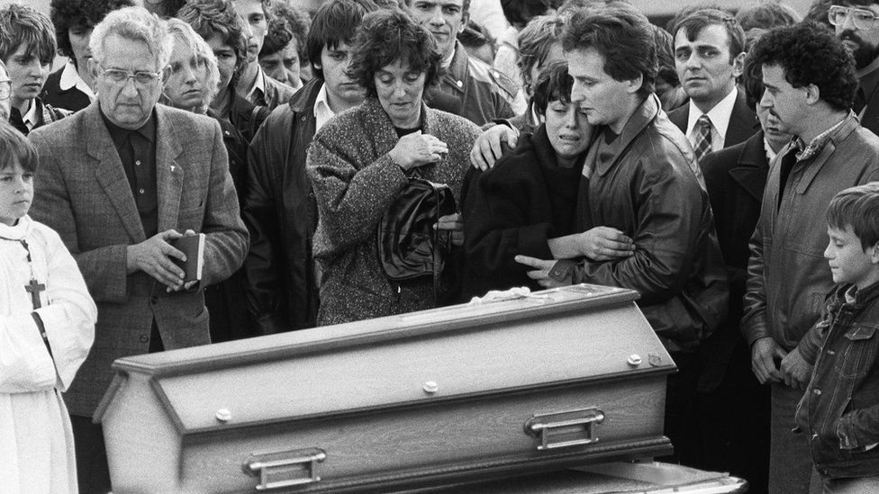 Christine and Jean-Marie Villemin (foreground 4th R and 5th R), cry in front of the coffin of their son during a funeral ceremony on 20 October 1984