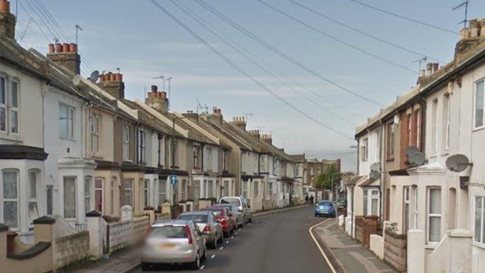 Gillingham man arrested over woman's sudden death - BBC News