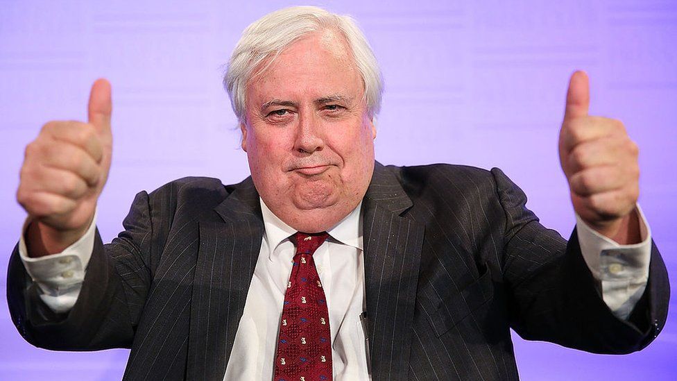 Clive Palmer giving thumbs up
