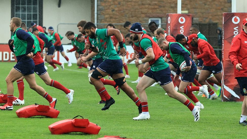 Behind the Lions: Playing Rugby for the British & Irish Lions (Behind the  Jersey)