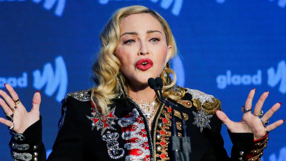 Madonna discharged from hospital after serious bacterial infection(02)