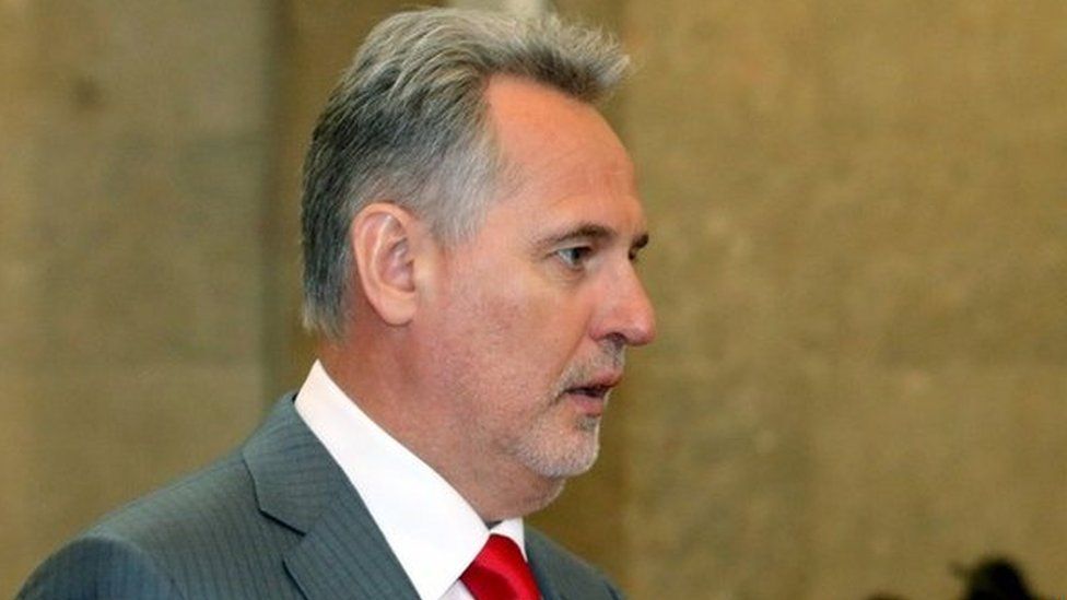 Ukrainian oligarch Dmytro Firtash waits for the start of his extradition hearing at the main court in Vienna, Austria (30 April 2015)