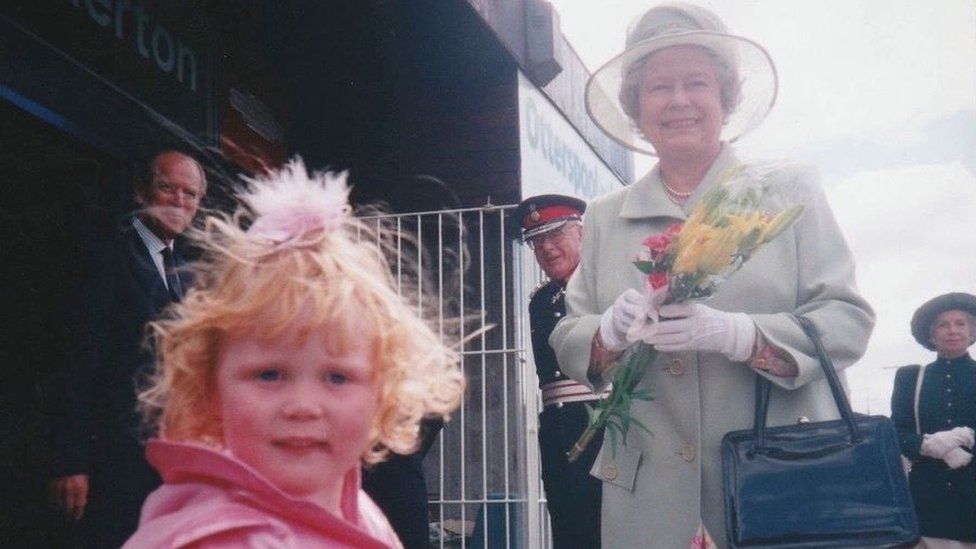 Saskia and the Queen at Allerton railway station