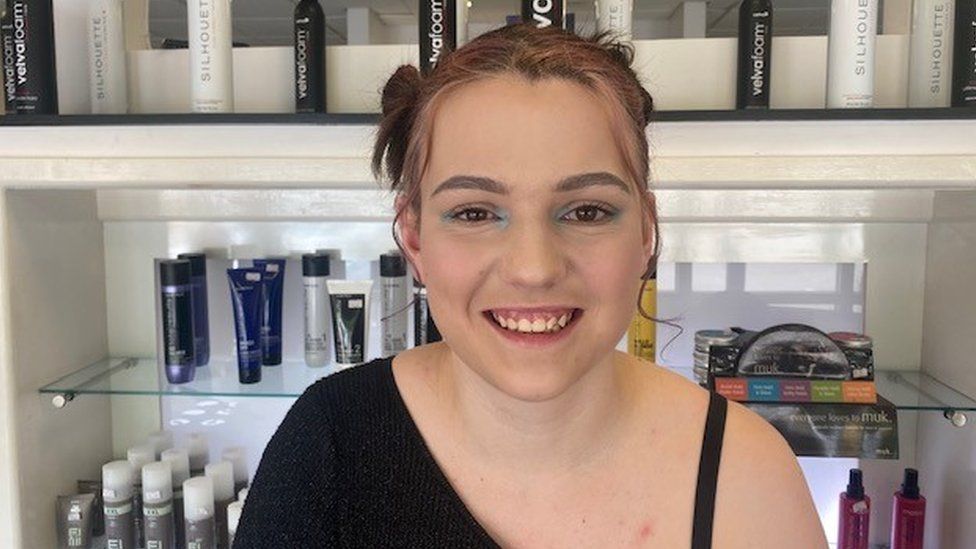 The Telford woman styling Commonwealth Games athletes' hair BBC News