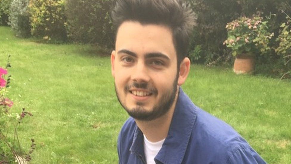 'I avoid kissing as my peanut allergy could kill me' BBC News