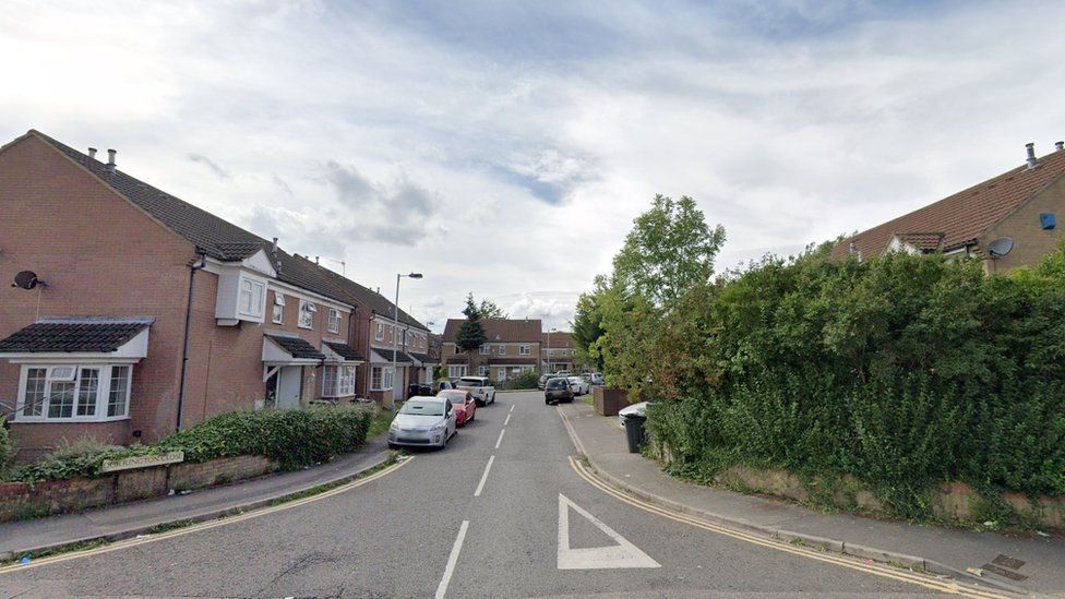 Bolton man Ghulam Raja dies after Luton stabbing - BBC News