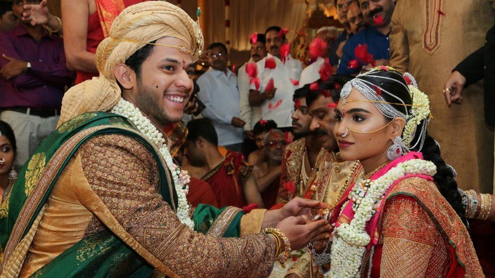 Images of India's huge and controversial wedding - BBC News