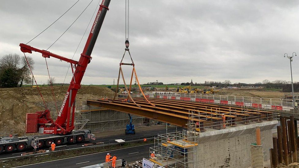 M20: Kent motorway closure causes 'gridlock' - BBC News