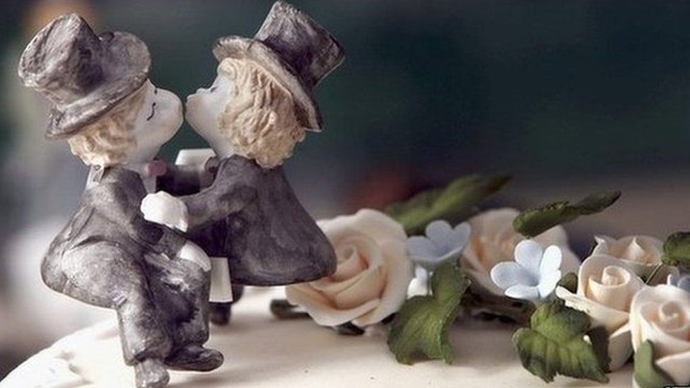 Same-sex statues on wedding cake