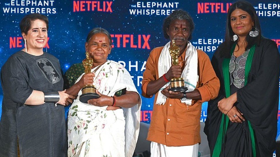 Indian film producer Guneet Monga (L), protagonists of Oscar winning Documentary short "The Elephant Whisperers" Bellie (2L), Bomman (2R) and Indian filmmaker Kartiki Gonsalves pose with the Oscar during a press conference in Mumbai on March 23, 2023. (Photo