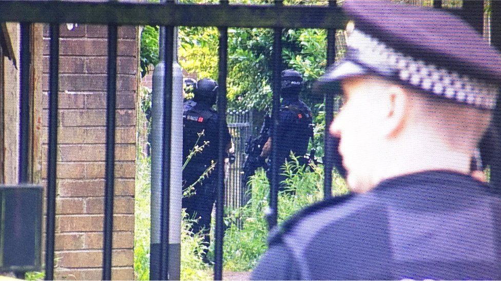 Armed police at siege in Shaw, Oldham