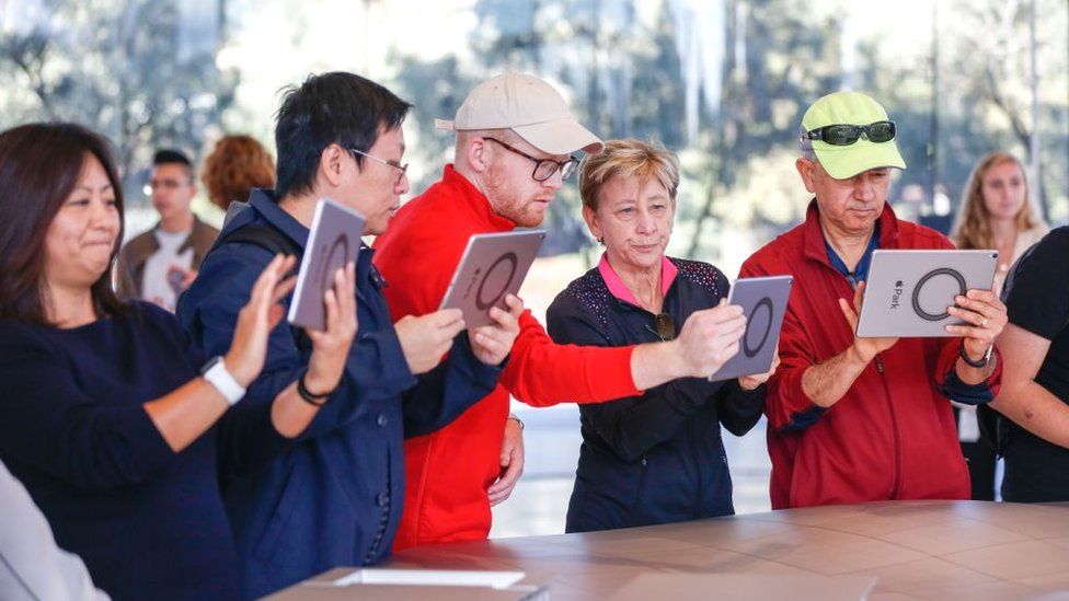 Customers trying iPads in an Apple store