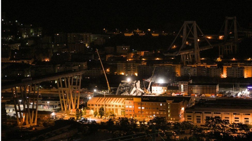 Rescue teams at work on Wednesday night at the Morandi bridge in Genoa, Italy, 15 August 2018