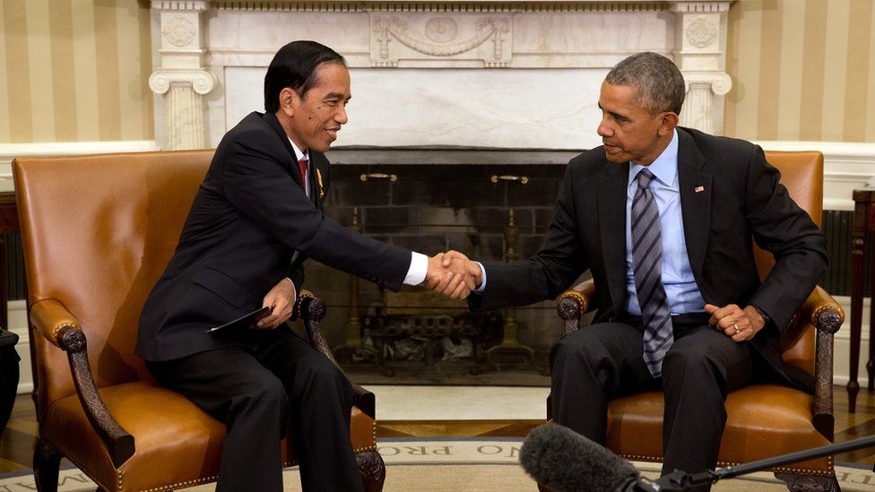 US President Barack Obama shakes hands with Indonesia's President Joko Widodo in the Oval Office of the White House on 26 October 2015