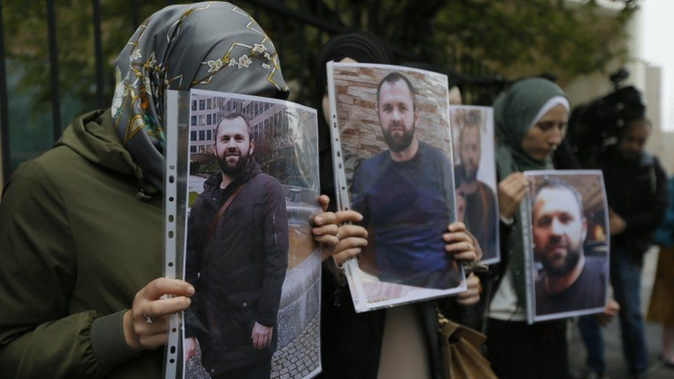 Protesters hold photos of murdered Chechen outside German embassy in Tbilisi