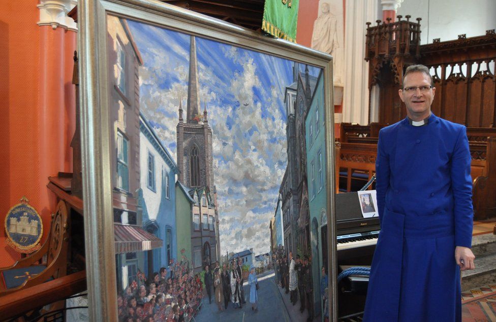 A painting of the Queen's cross-community visit, by artist Hector McDonnell, was unveiled a year later in 2013