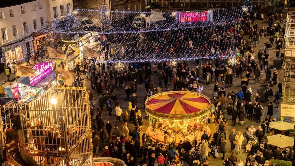 Dates and times for Christmas light switch-ons in Warwick district