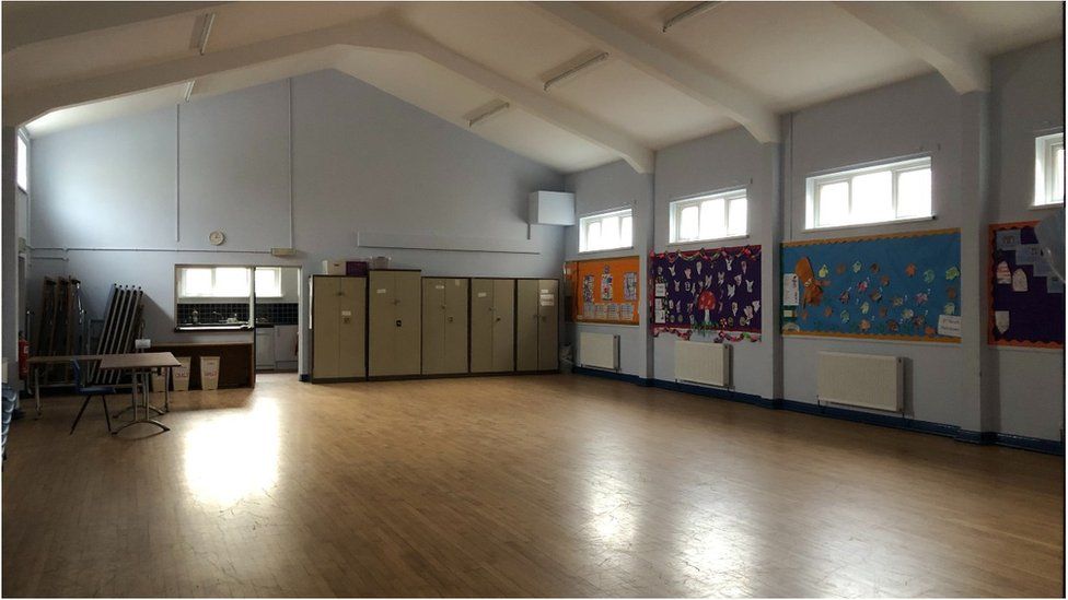 Empty Guides hall