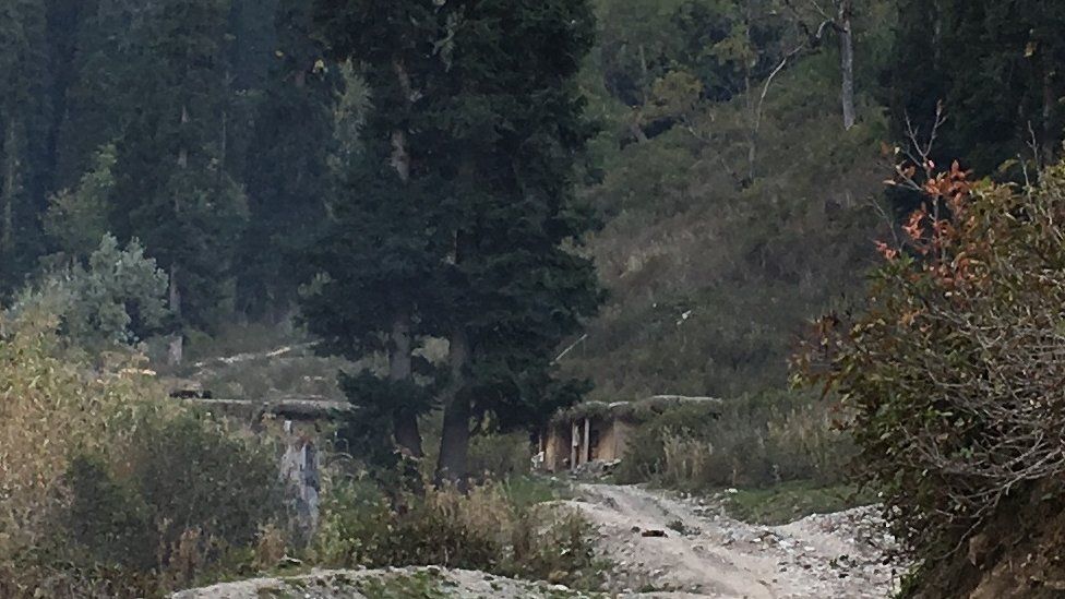 here you can see the surviving part of the Pakistani border post at Mundakali village, Leepa valley. i tried to crop the picture so resolution may be bad. am sending the original after this.