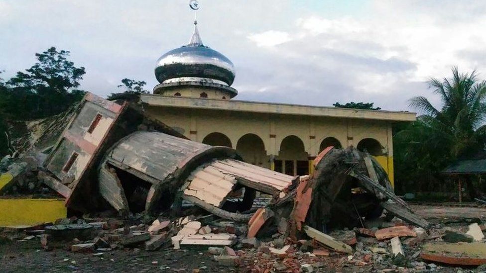A collapsed mosque minaret is seen after a 6.5-magnitude earthquake struck the town of Pidie, Indonesia's Aceh province in northern Sumatra, on December 7, 2016.