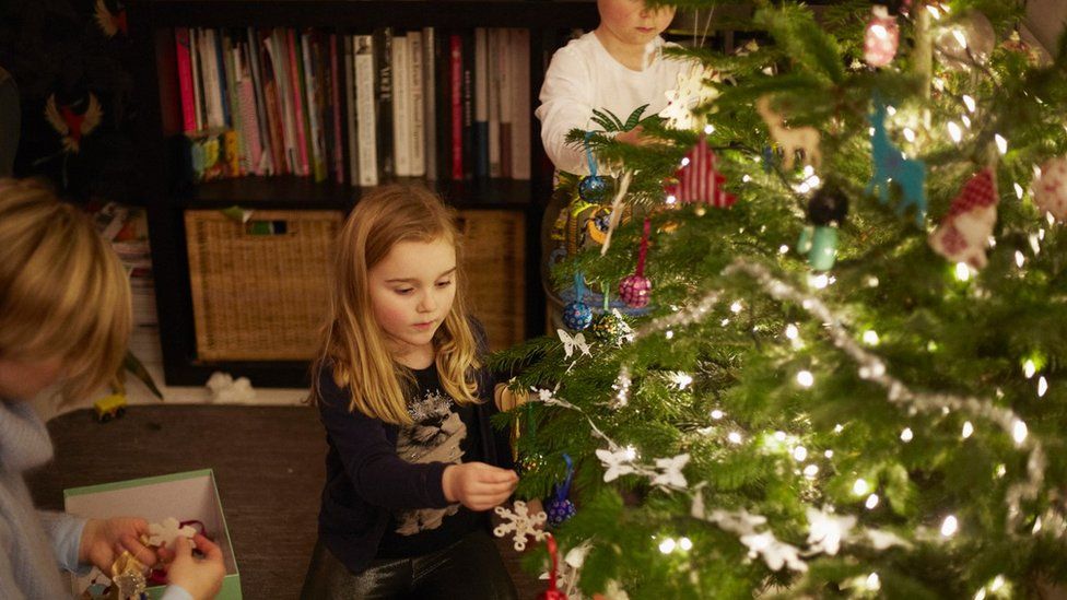 Children decorating a tree