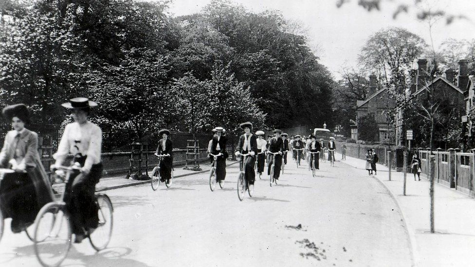 Cadbury employees cycling to work along Bournville Lane in 1905