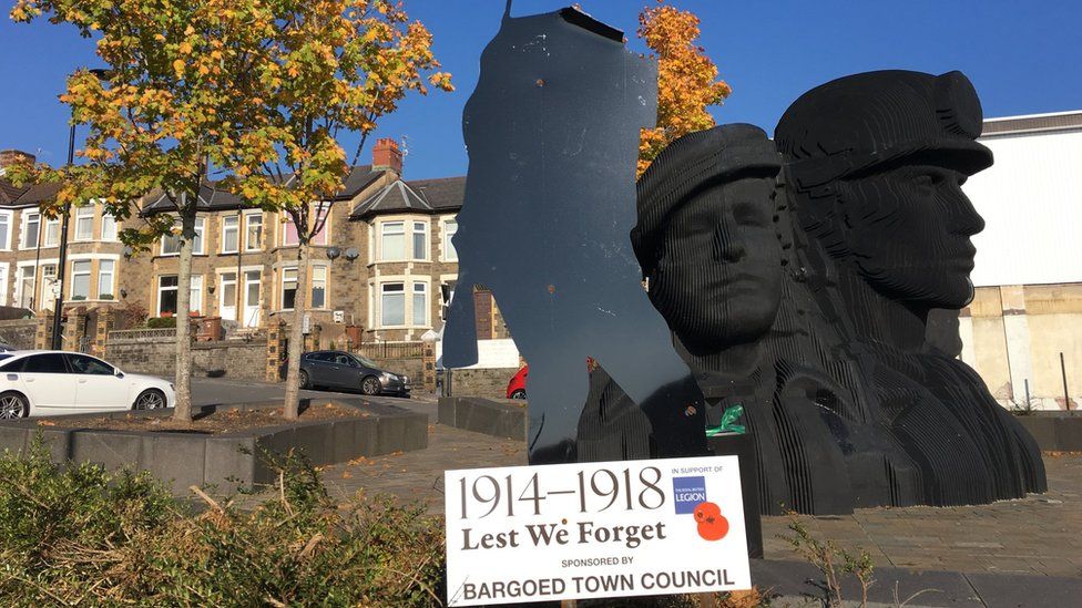 Bargoed soldier sculpture is missing its head