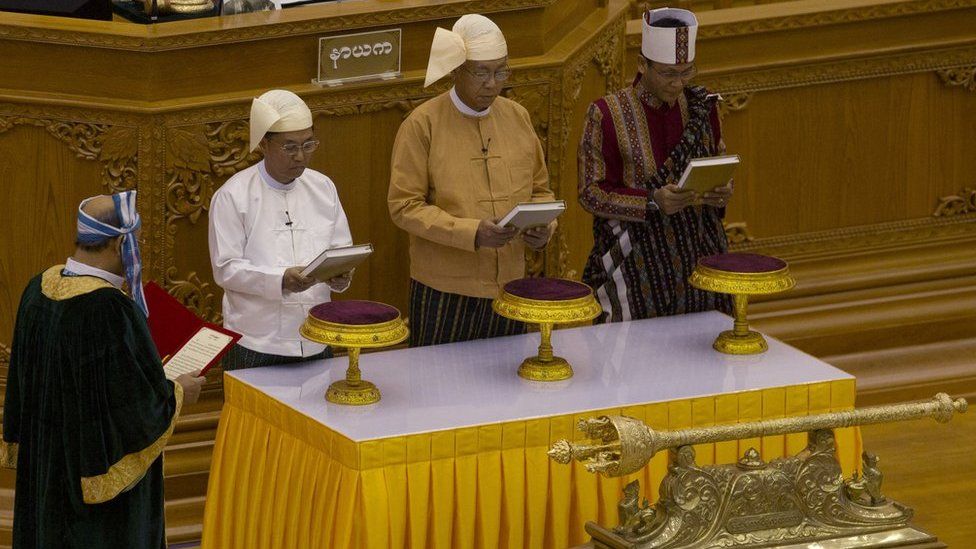 Htin Kyaw, second right, takes oaths as Myanmar's new president during a sworn-in ceremony in Myanmar"s parliament in Naypyitaw, Myanmar, Wednesday, 30 March 2016.
