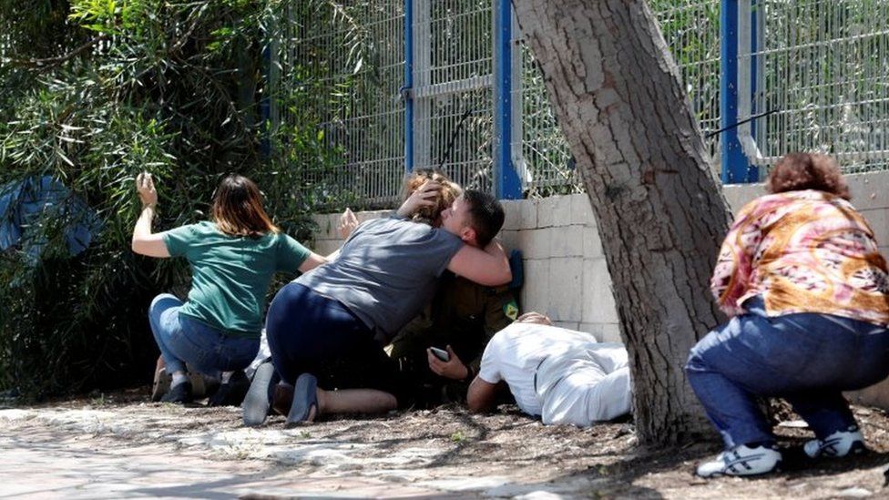 Israelis crouching down in Ashkelon