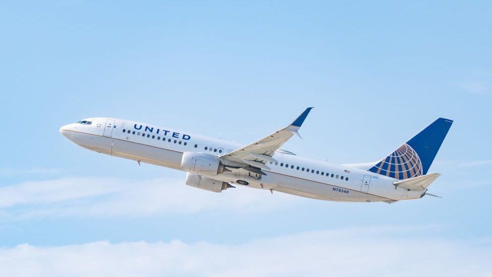 Boeing 737-800 United Airlines plane