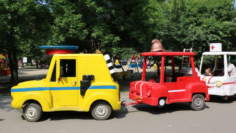 Комсомольский поселок. Детский паровозик в парке имени Гагарина.