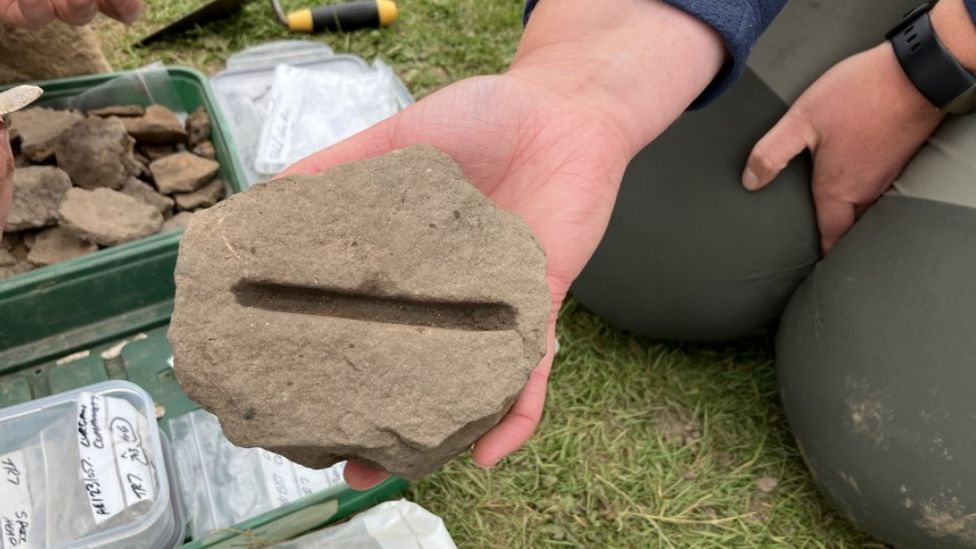 Lurgan archaeologists find evidence of gold and silver production - BBC ...