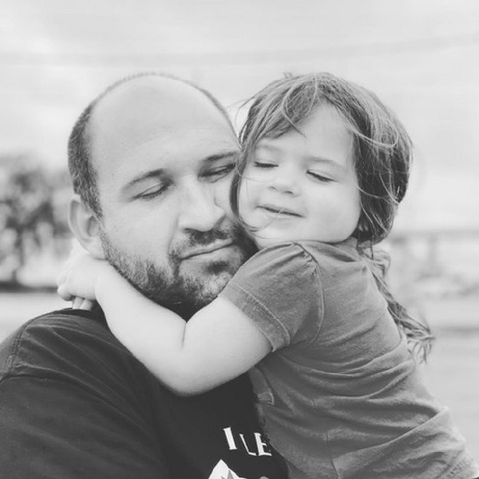 US-Canada border: After 19 months, families to reunite - BBC News