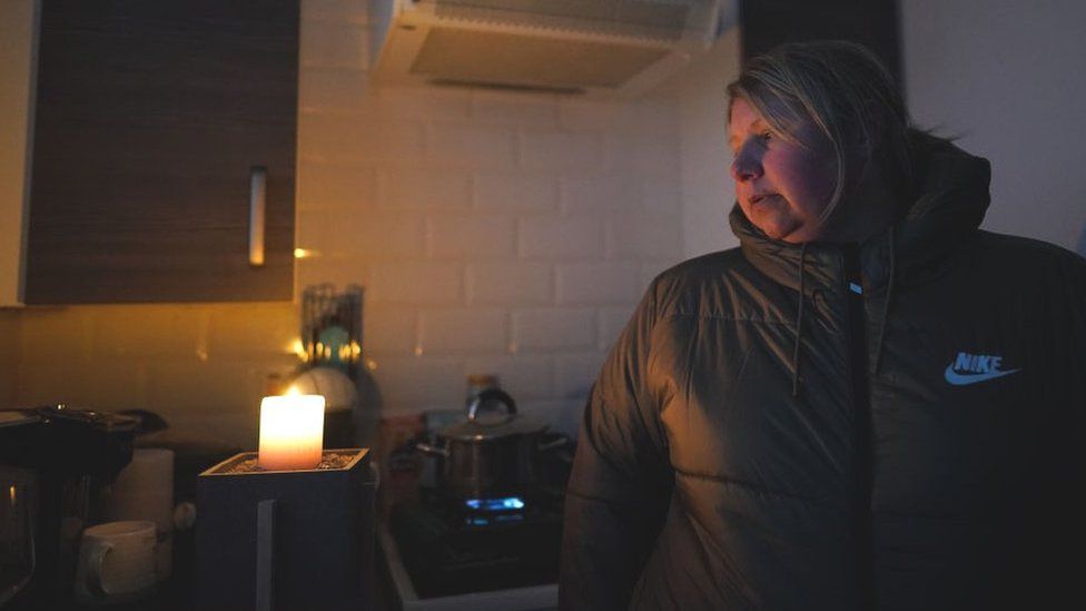 Семья осталась без электричества во время шторма Арвен